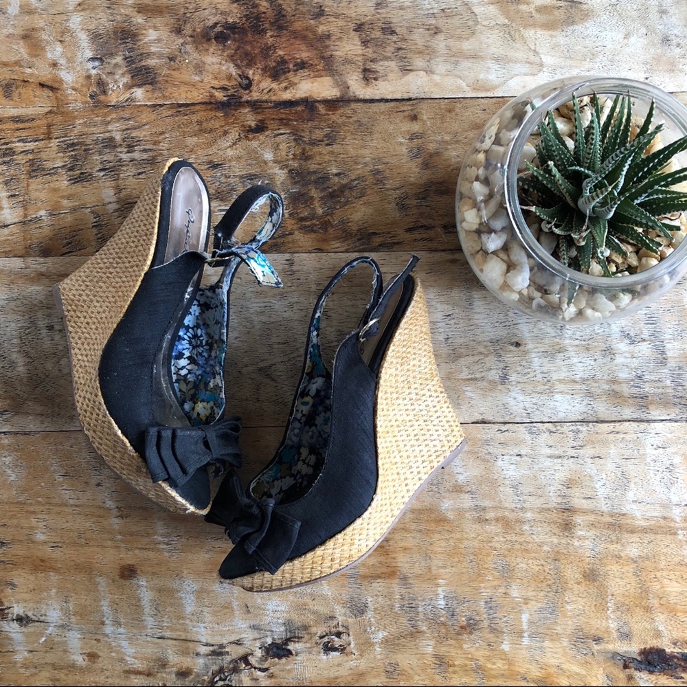 Qupid Black Wedges
